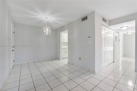 Condominio en venta en Miami Lakes, Florida, 2 dormitorios, 85.28 m2 № 1973480 - foto 6