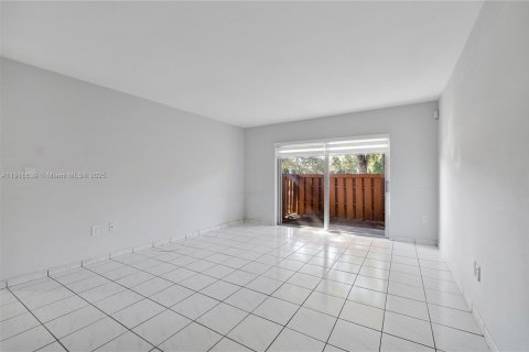 Condominio en venta en Miami Lakes, Florida, 2 dormitorios, 85.28 m2 № 1973480 - foto 7
