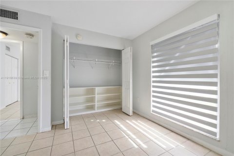 Condominio en venta en Miami Lakes, Florida, 2 dormitorios, 85.28 m2 № 1973480 - foto 17