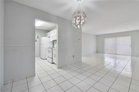 Condominio en venta en Miami Lakes, Florida, 2 dormitorios, 85.28 m2 № 1973480 - foto 5