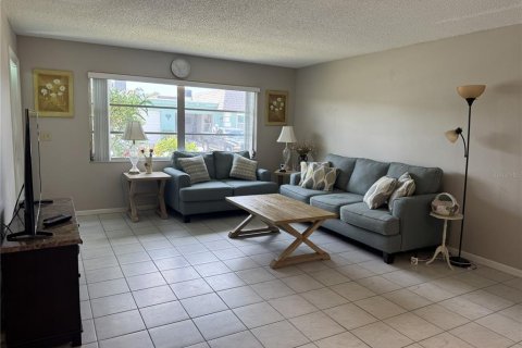 Condominio en venta en Pinellas Park, Florida, 2 dormitorios, 103.03 m2 № 2229420 - foto 3