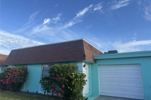 Condominio en Pinellas Park, Florida, 2 dormitorios № 2229420
