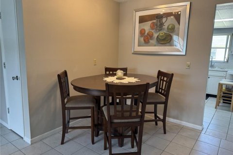Condominio en venta en Pinellas Park, Florida, 2 dormitorios, 103.03 m2 № 2229420 - foto 4