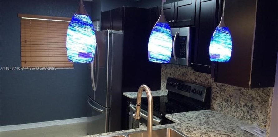 Condo à Miami, Floride, 3 chambres № 1841097