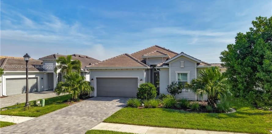 House in Ave Maria, Florida 4 bedrooms, 208.75 sq.m. № 1938669