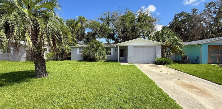House in Port Richey, Florida 3 bedrooms, 107.4 sq.m. № 1858400