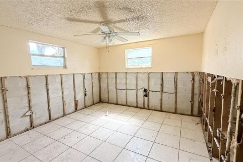 House in Port Richey, Florida 3 bedrooms, 107.4 sq.m. № 1858400 - photo 7
