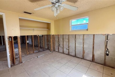 House in Port Richey, Florida 3 bedrooms, 107.4 sq.m. № 1858400 - photo 10
