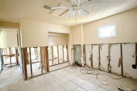 House in Port Richey, Florida 3 bedrooms, 107.4 sq.m. № 1858400 - photo 11
