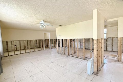 House in Port Richey, Florida 3 bedrooms, 107.4 sq.m. № 1858400 - photo 2