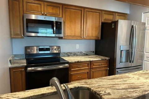 Condo in Clearwater, Florida, 2 bedrooms  № 2388716 - photo 9