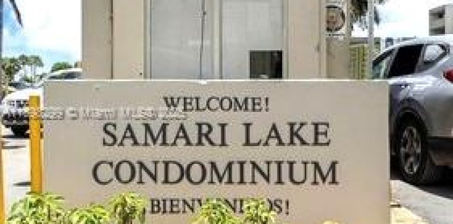 Condo in Hialeah Gardens, Florida, 2 bedrooms № 1950979