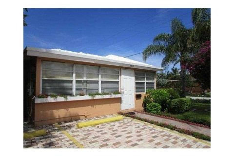 Casa en alquiler en Fort Lauderdale, Florida, 2 dormitorios № 1154334 - foto 1