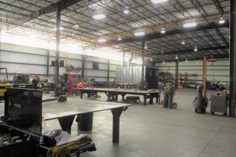 Immobilier commercial à louer à Groveland, Floride: 3379.32 m2 № 1354462 - photo 9