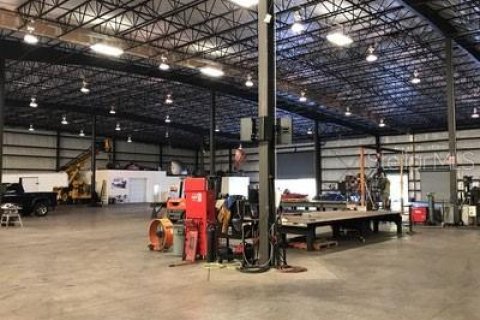 Immobilier commercial à louer à Groveland, Floride: 3379.32 m2 № 1354462 - photo 8