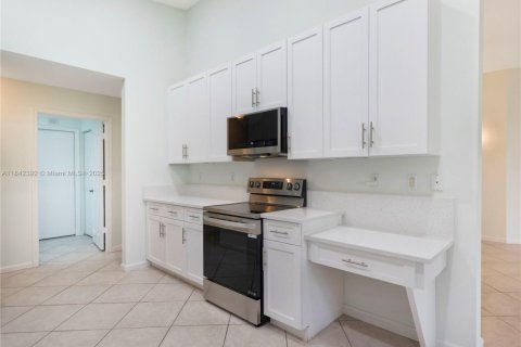 House in Greenacres, Florida 3 bedrooms, 222.32 sq.m. № 1836346 - photo 16