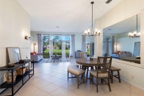 House in Greenacres, Florida 3 bedrooms, 222.32 sq.m. № 1836346 - photo 7