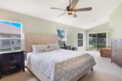 House in Greenacres, Florida 3 bedrooms, 222.32 sq.m. № 1836346 - photo 28