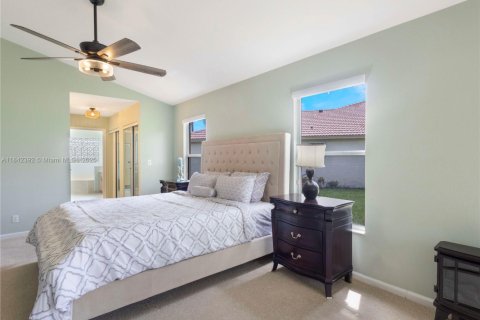 House in Greenacres, Florida 3 bedrooms, 222.32 sq.m. № 1836346 - photo 18