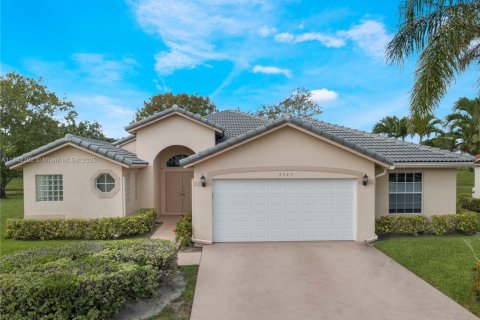 House in Greenacres, Florida 3 bedrooms, 222.32 sq.m. № 1836346 - photo 1