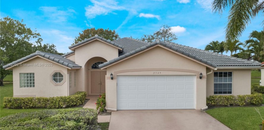 House in Greenacres, Florida 3 bedrooms, 222.32 sq.m. № 1836346