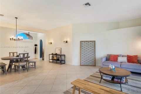House in Greenacres, Florida 3 bedrooms, 222.32 sq.m. № 1836346 - photo 9