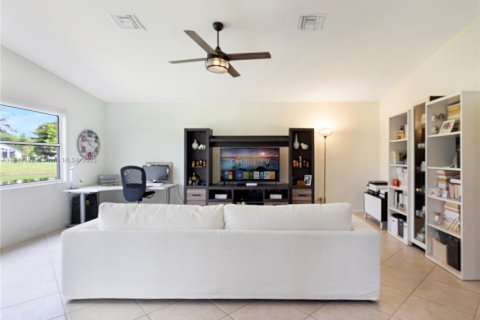 House in Greenacres, Florida 3 bedrooms, 222.32 sq.m. № 1836346 - photo 23