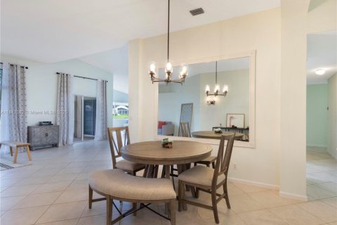 House in Greenacres, Florida 3 bedrooms, 222.32 sq.m. № 1836346 - photo 6