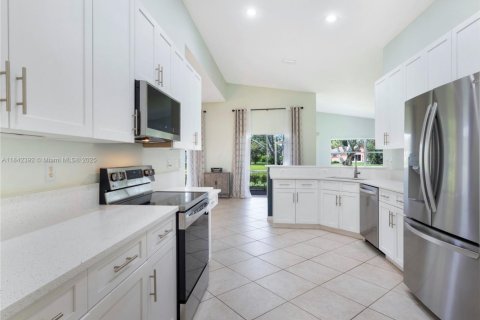 House in Greenacres, Florida 3 bedrooms, 222.32 sq.m. № 1836346 - photo 15