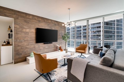 Condominio en Miami, Florida, 2 dormitorios  № 2009853