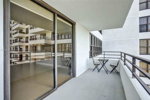 Condominio en alquiler en Hallandale Beach, Florida, 2 dormitorios, 118.91 m2 № 1993779 - foto 28