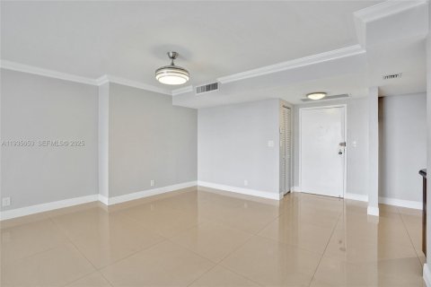 Condominio en alquiler en Hallandale Beach, Florida, 2 dormitorios, 118.91 m2 № 1993779 - foto 12