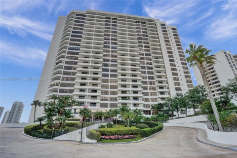 Condominio en alquiler en Hallandale Beach, Florida, 2 dormitorios, 118.91 m2 № 1993779 - foto 2