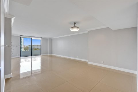 Condominio en alquiler en Hallandale Beach, Florida, 2 dormitorios, 118.91 m2 № 1993779 - foto 14