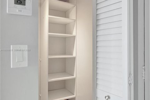 Condominio en alquiler en Hallandale Beach, Florida, 2 dormitorios, 118.91 m2 № 1993779 - foto 21