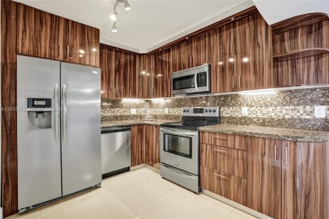 Condominio en alquiler en Hallandale Beach, Florida, 2 dormitorios, 118.91 m2 № 1993779 - foto 3