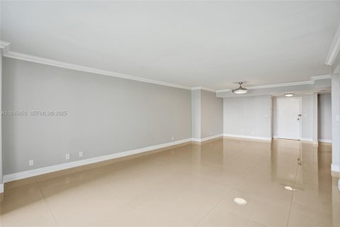 Condominio en alquiler en Hallandale Beach, Florida, 2 dormitorios, 118.91 m2 № 1993779 - foto 8