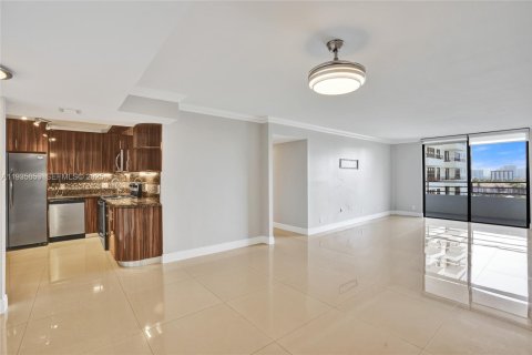 Condominio en alquiler en Hallandale Beach, Florida, 2 dormitorios, 118.91 m2 № 1993779 - foto 13
