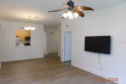 Condominio en alquiler en Orlando, Florida, 3 dormitorios, 130.81 m2 № 1904445 - foto 3
