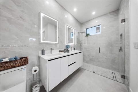 Villa ou maison à vendre à Lehigh Acres, Floride: 1 pièce № 1972735 - photo 16