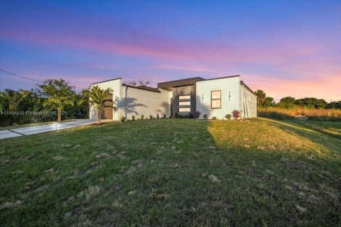 Villa ou maison à vendre à Lehigh Acres, Floride: 1 pièce № 1972735 - photo 2