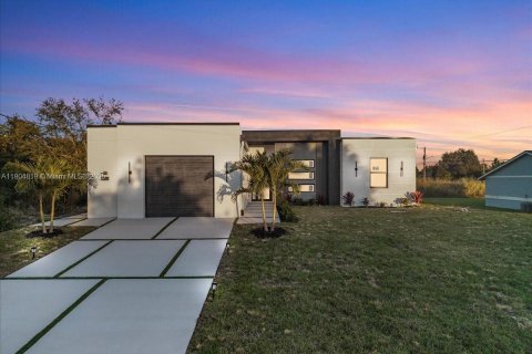 Villa ou maison à vendre à Lehigh Acres, Floride: 1 pièce № 1972735 - photo 1