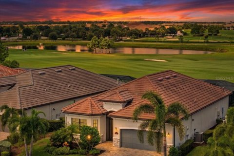 Villa ou maison à vendre à Lakewood Ranch, Floride: 3 chambres, 186.36 m2 № 2395597 - photo 2