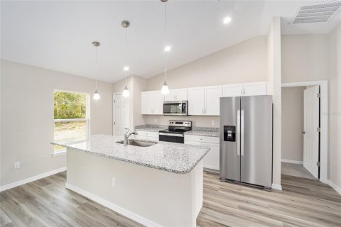 House in Ocala, Florida 3 bedrooms, 155.24 sq.m. № 2211320 - photo 3