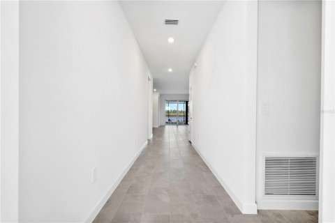 Villa ou maison à louer à Punta Gorda, Floride: 4 chambres, 179.58 m2 № 2167136 - photo 3