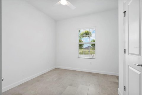 Villa ou maison à louer à Punta Gorda, Floride: 4 chambres, 179.58 m2 № 2167136 - photo 4