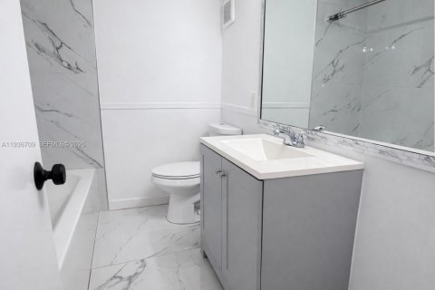 Condo in North Miami Beach, Florida, 2 bedrooms  № 1994734 - photo 7