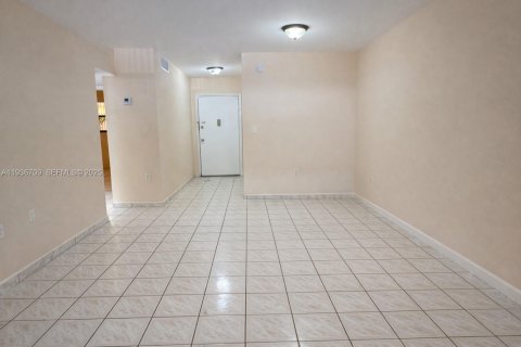 Condo in North Miami Beach, Florida, 2 bedrooms  № 1994734 - photo 6