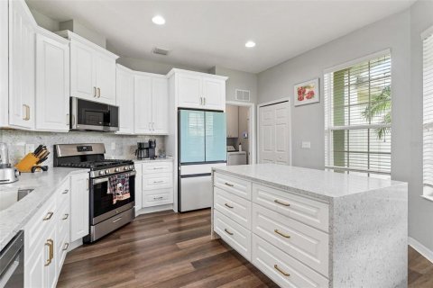 House in Tavares, Florida 2 bedrooms, 170.38 sq.m. № 1820636 - photo 12