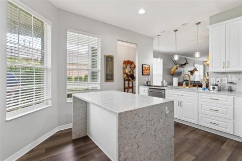 House in Tavares, Florida 2 bedrooms, 170.38 sq.m. № 1820636 - photo 15